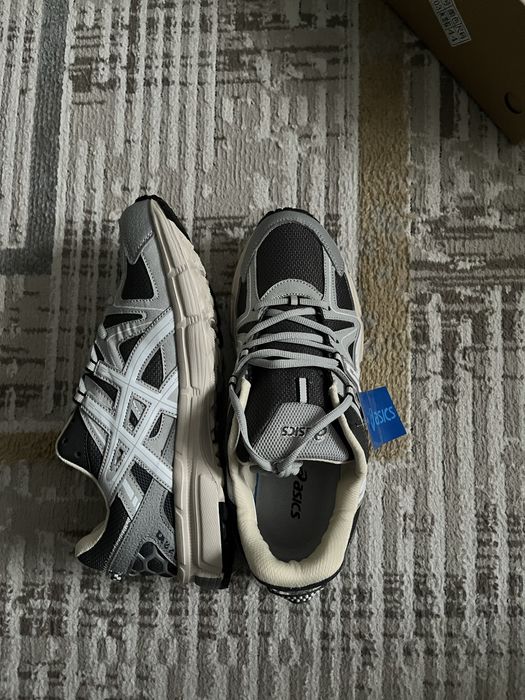 Продам Кроссовки Asics
