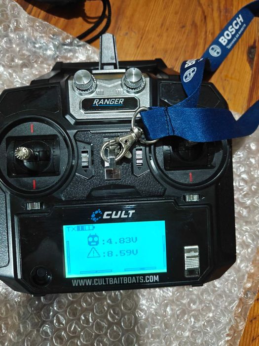Продавам лодка за захранка Ranger Cult ( Skarp) + 2х Li-on батерии 3S