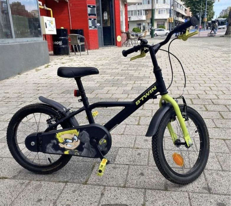 Bicicleta Btwin Dark Hero cu roti de 16inch