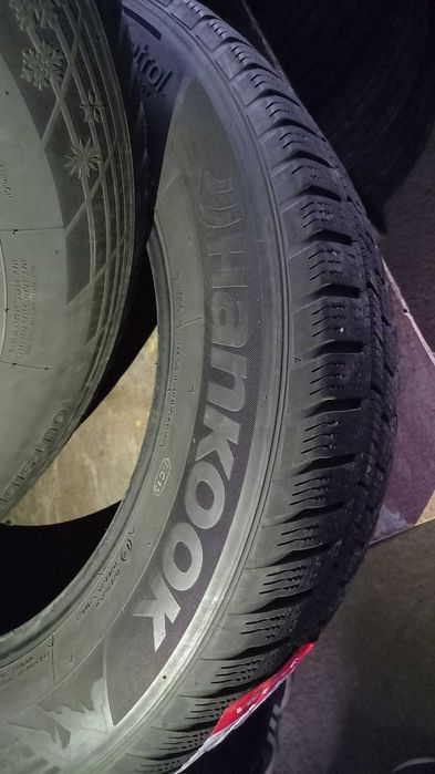 2бр. Гуми Hankook 215/65/17 дот17 6мм.