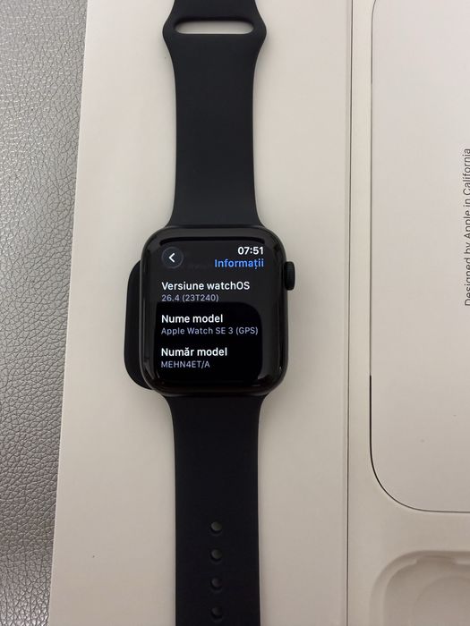 Apple Watch SE (2025), GPS, Carcasa Midnight Aluminium 44mm, Midnight Sport Band.