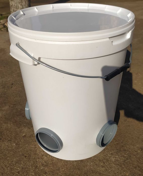 Hranitoare automata/gravitationala 20l, 4 spatii de hrana pt.20 pasari