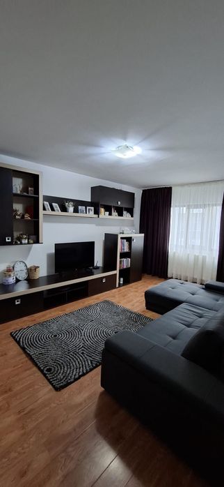 Vând apartament decomandat