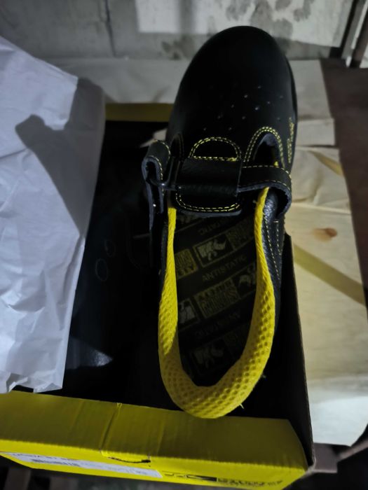 Bocanci și sandale de protectie mărimea 44 40 39 40