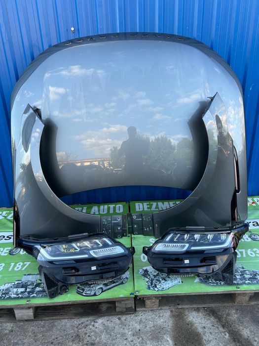 Far stânga Range Rover Velar