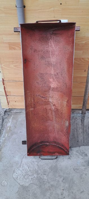 Vind doua  hranitoare pentru animale