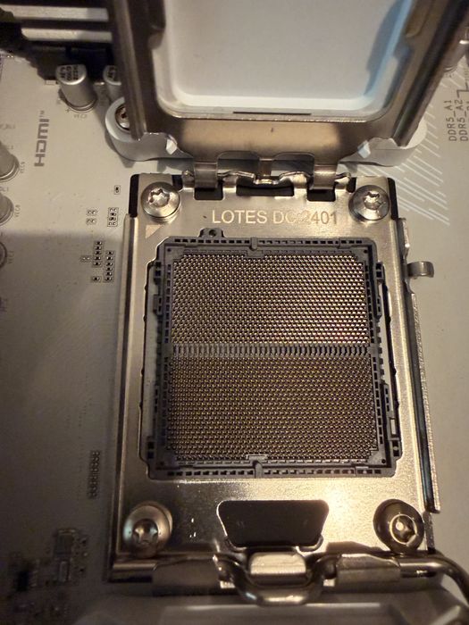 Vand Placă de bază Gigabyte X870E AORUS PRO ICE – Premium White Build – Impecabilă in garantie