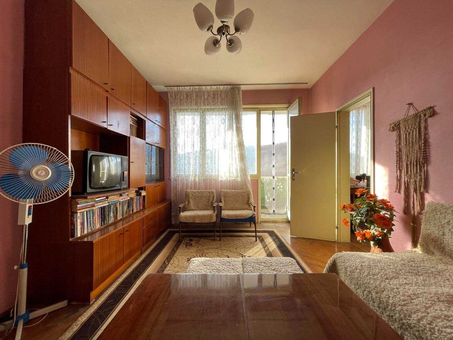 Двустаен апартамент в кв. Голо Бърдо