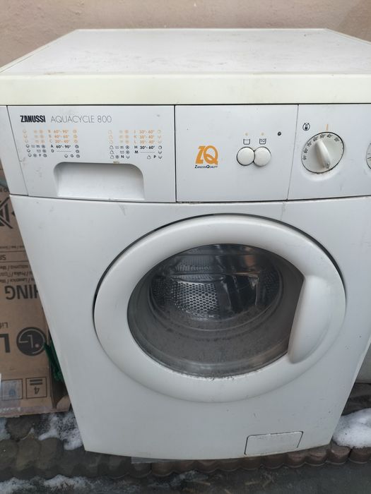 Продам стиральную машинку .