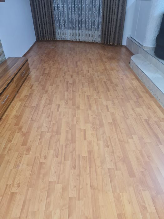 vand parchet laminat de 8mm stejar natur