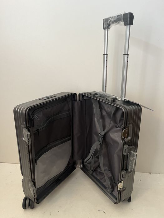 Луксозни куфари от поликарбонат /безплатна доставка/