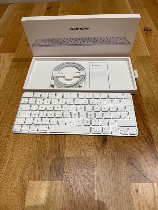Apple Magic Keyboard A2450 и Magic Mouse A1657 – отлично състояние