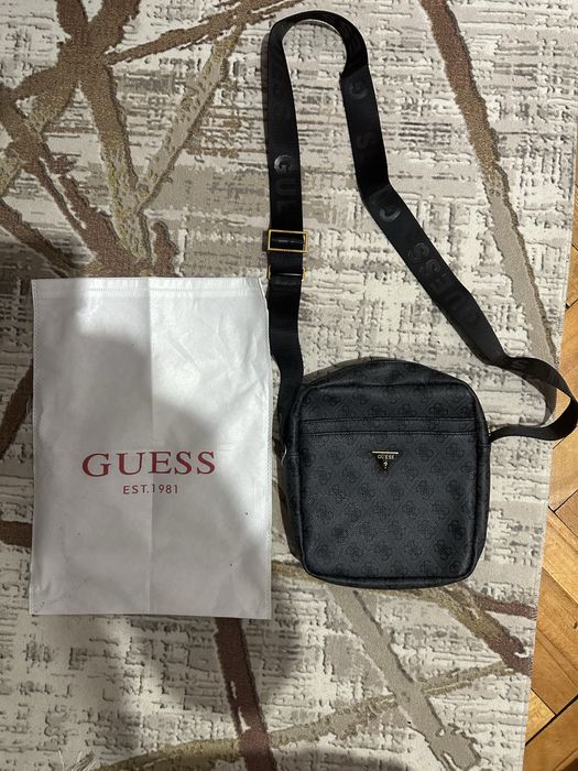 Чанта на Guess.