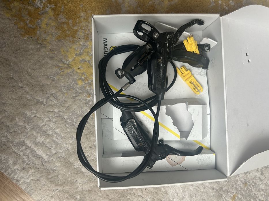 Sram code r aproape noi