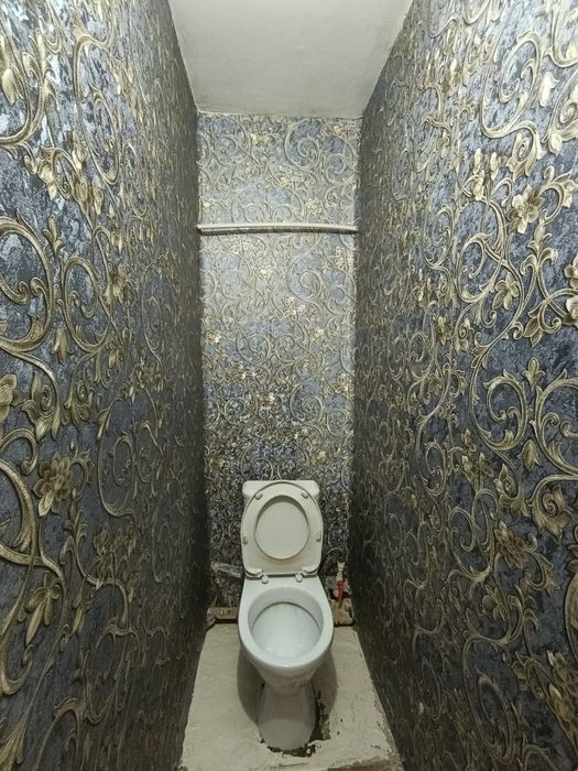 Navoiy shahrida 1 xona 2 xona qilingan uymiz sotiladi arzon narxda