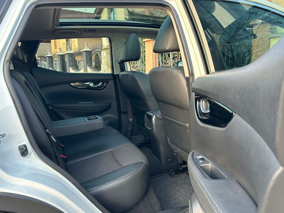 Nissan Qashqai 2015 1.6 Diesel 130 CP Cutie Automată Model Tekna