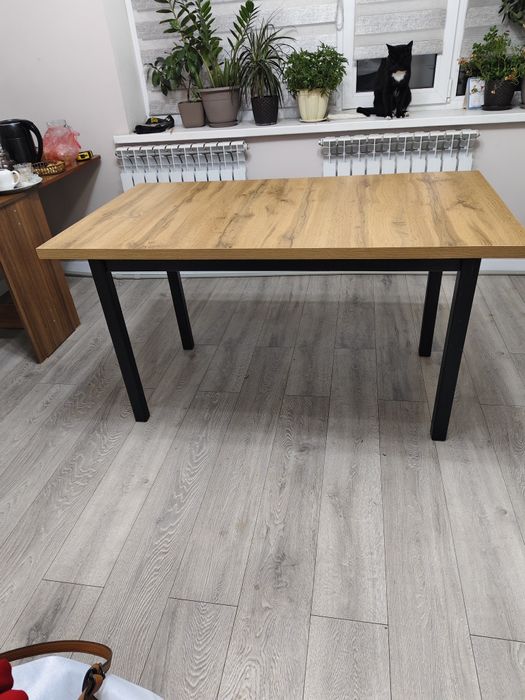 Продам стол хорошего качества