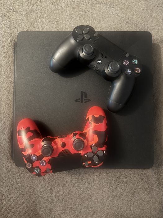 PS4 slim 500gb + 2 manete