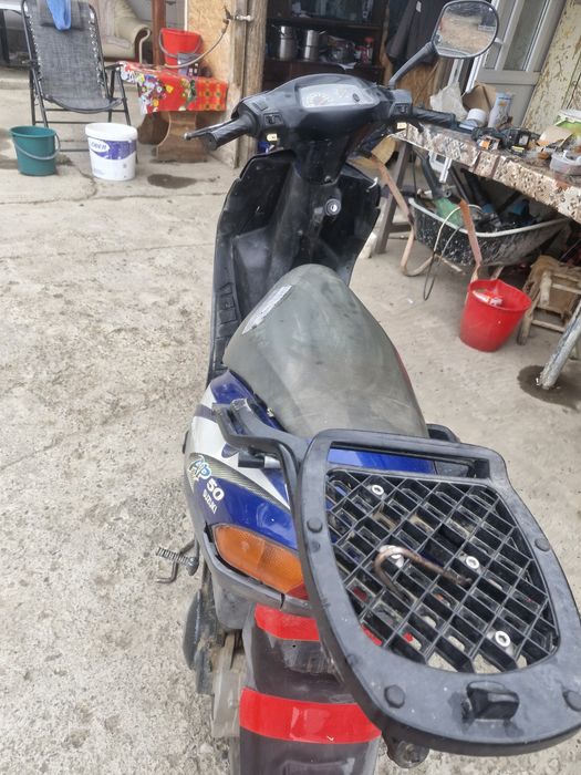 Vând scuter suzuki