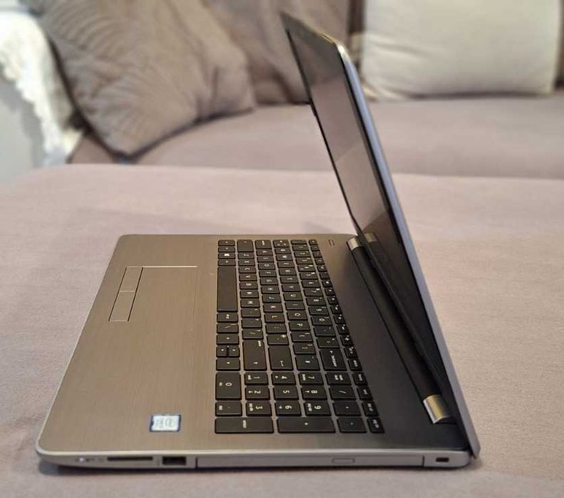 15.6" Kато нов лаптоп HP 250 G6 Intel® Core™ i5-7200U 256 SSD