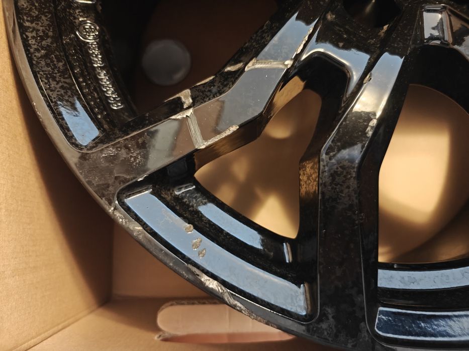 Janta aliaj Dezent TV Black  18x8 usor zgariata