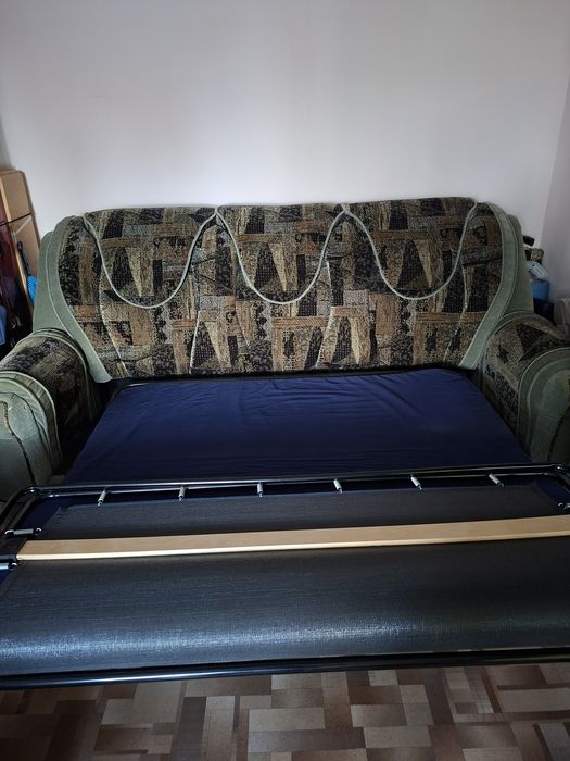 Продам мягкий уголок диван + 2 кресла.