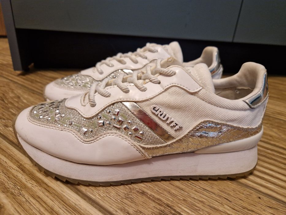 Оригинални дамски сникърси CRUYFF