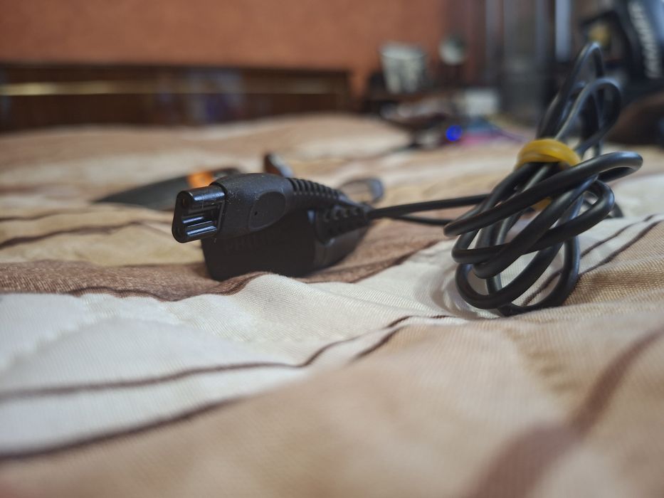 Зарядно за електрическа самобръсначка  philips 15v