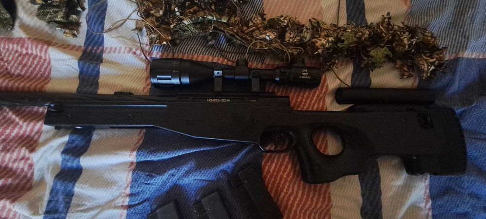 Novritsch SSG96 MK1 (Replica Sniper Airsoft L96A1 / AWP) + 3 incarcatoare, scope, silencer si camuflaj