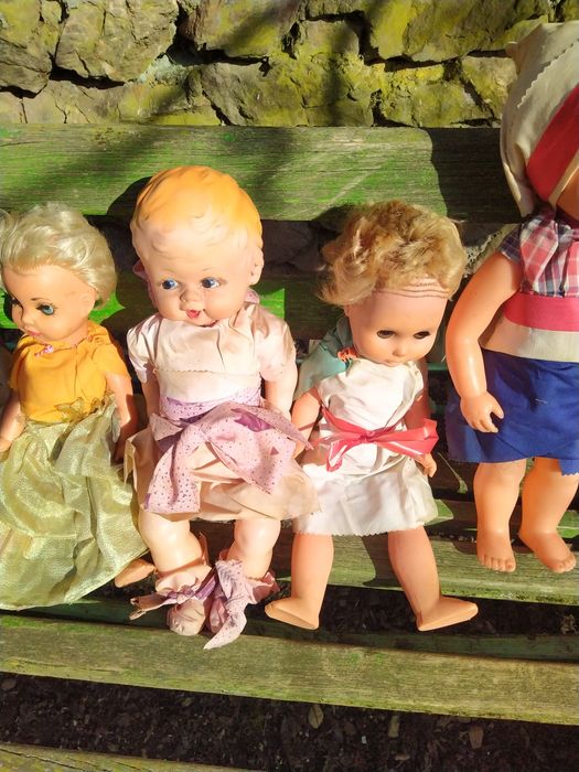 Стари детски кукли и стара детска количка за кукли