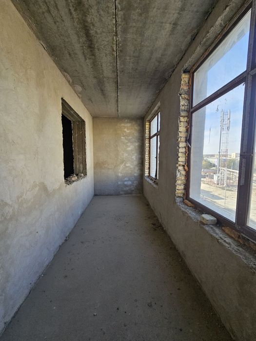 4 xonali 98m² 3-qavat kvartira sotiladi karobka