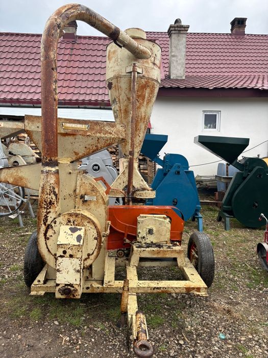 Moara cu ciclon si ciocanele dupa tractor