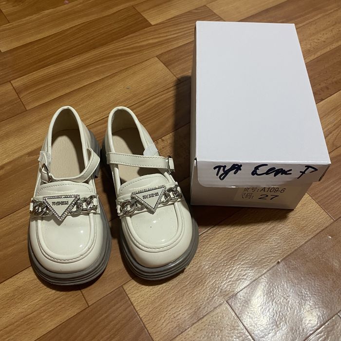 Қыз балаға туфли