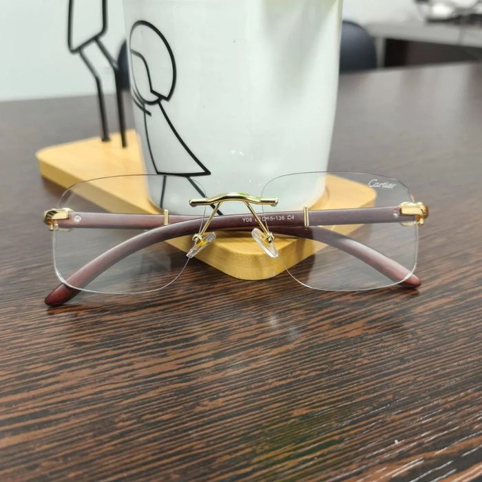 Hameleon ko'zoynak – uslub va qulaylik birlashuvi!

 

Trenddagi Carti