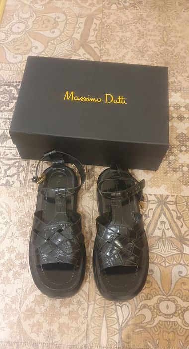 Сандали Massimo dutti.