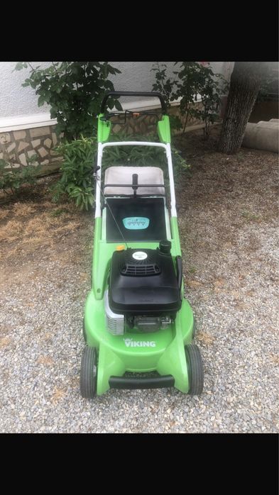 Mașina de tuns iarba Viking Kawasaki