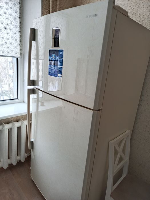 Холодильник Samsung