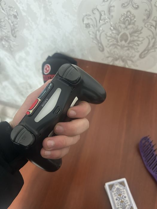 Продаю два жестика плейс 4