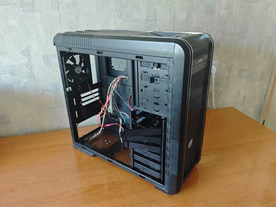 Продам корпус Cooler Master с дисководом Asus