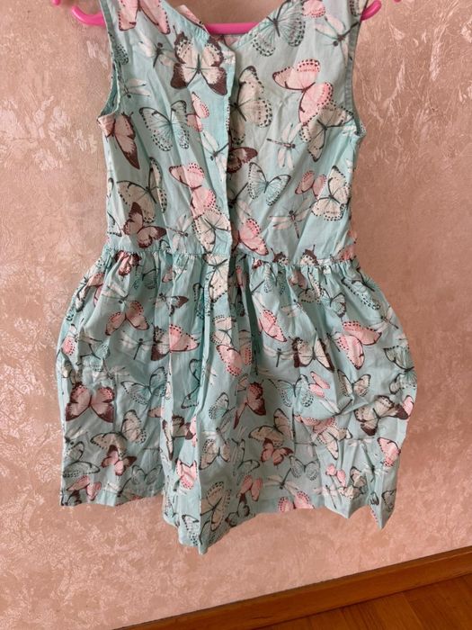 Vând rochiță bleu cu fluturași 128 cm fetițe 8 ani H&M