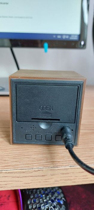 Ceas digital cub lemn