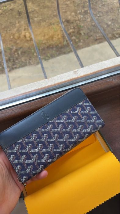 Кошелек Goyard.