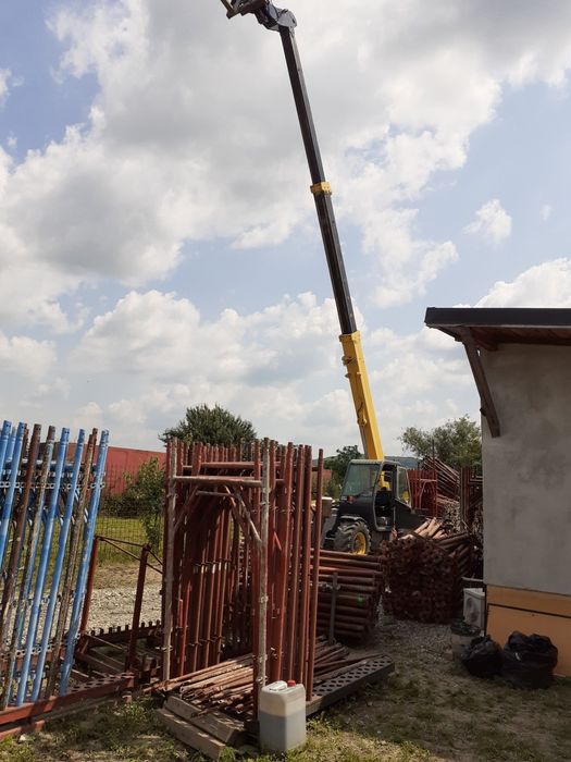 schela metalică și popi metalici