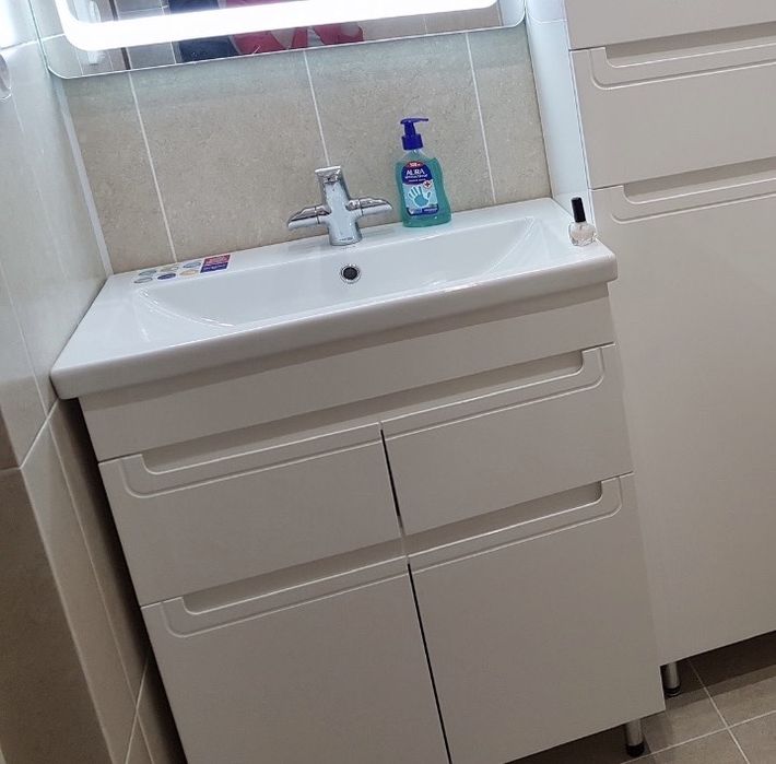 Продам тумбу с раковиной бу