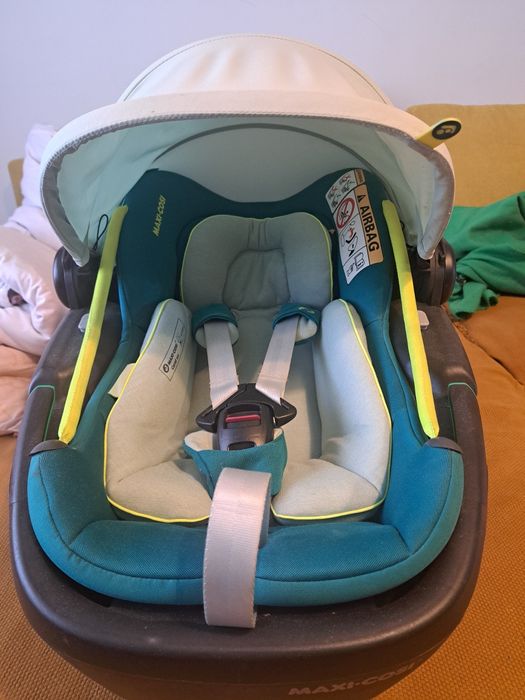 Scoica auto Maxi Cosi Pebble 360 + BONUS Saltea de activitati bebe