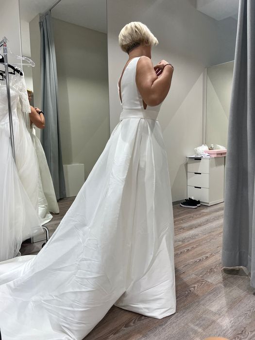 Vand rochie de mireasa- colectia 2024-tafta eleganta-marimea L