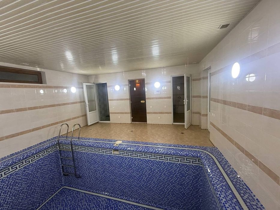 Метро Горького Бассейн