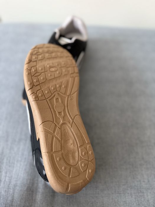 Кроссовки новые качественные