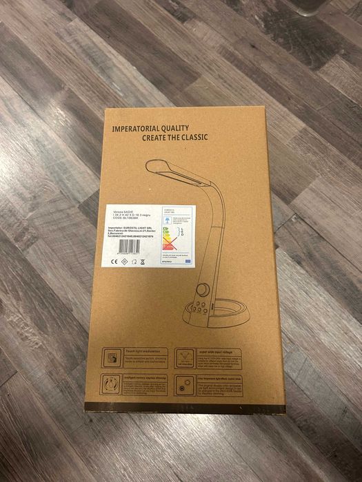 Lampă LED de birou