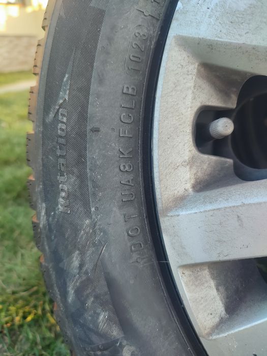 Vând 4 cauciucuri garantate pe genti de tabla Nexen